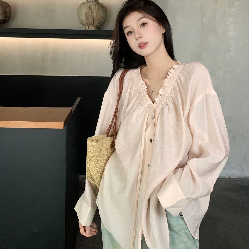V-neck Shirt with Ruffle Edge 69A752