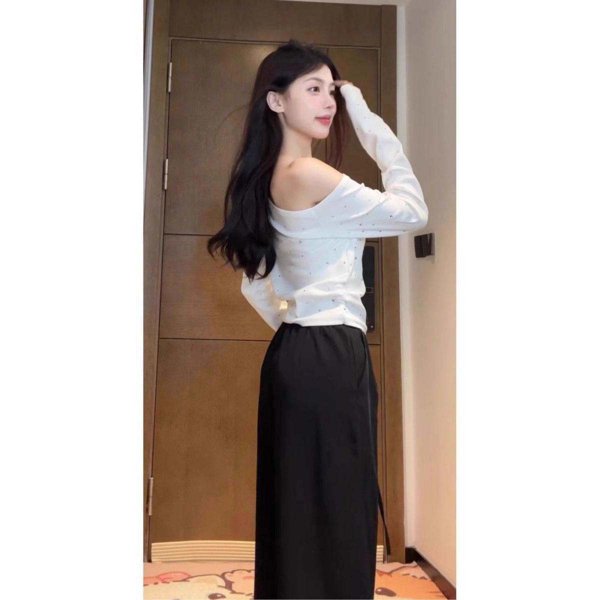 Slant Neck Off-Shoulder Long Sleeve T-Shirt Women SA403