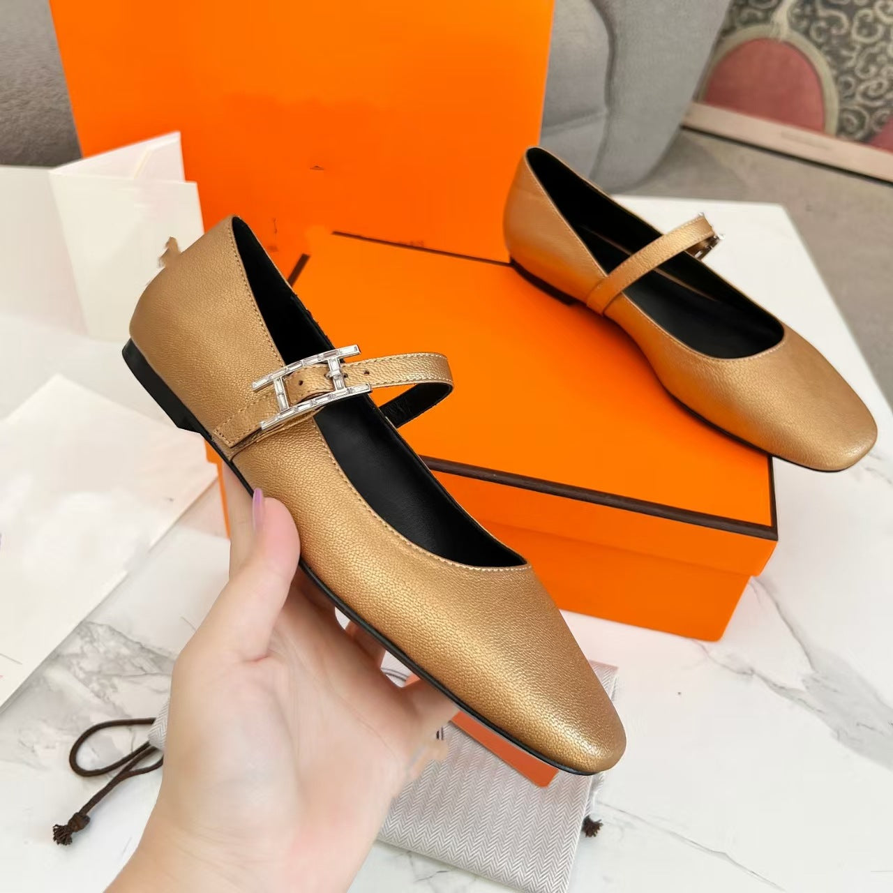 Flat-bottomed Rhinestone Letter Buckle Shoes SA576