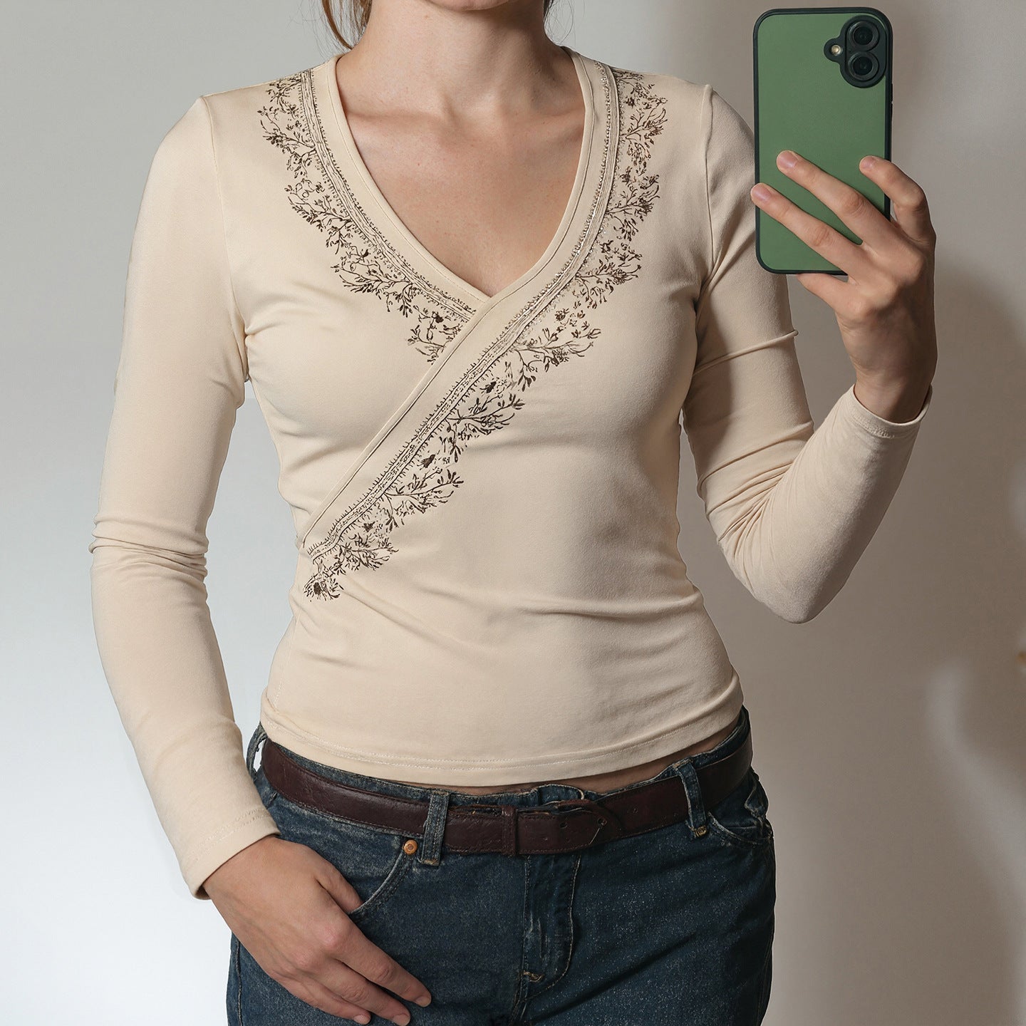 V-neck Vintage Embroidered Long-sleeved Top SA432
