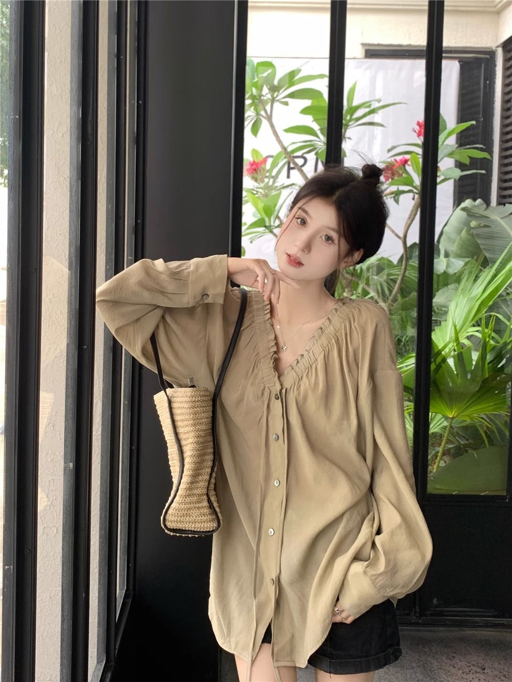 V-neck Shirt with Ruffle Edge 69A752