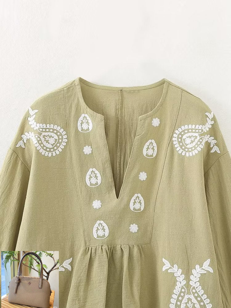 Summer New V-neck Fashion Embroidered Top SA379
