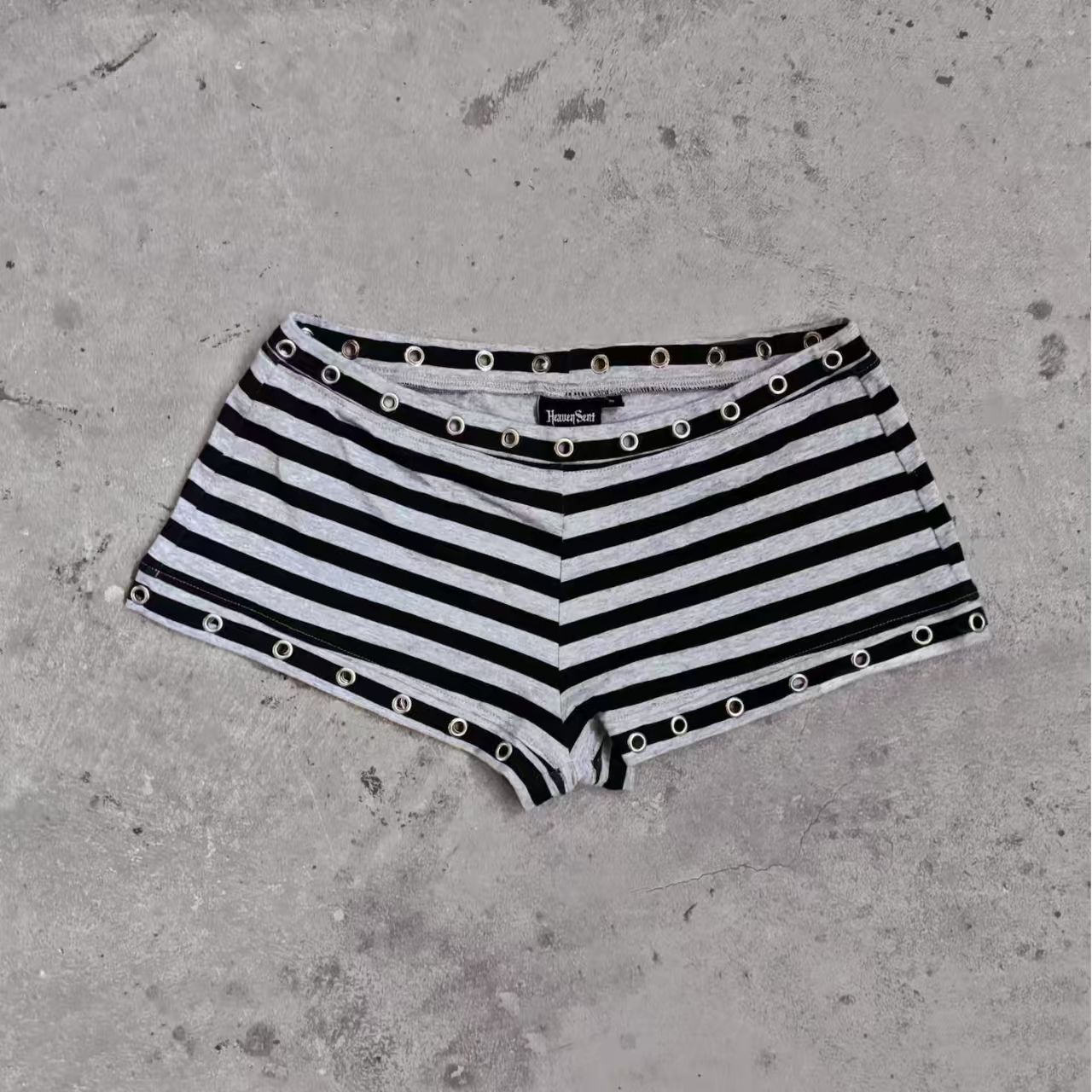 Striped Low-waisted Shorts SAB067