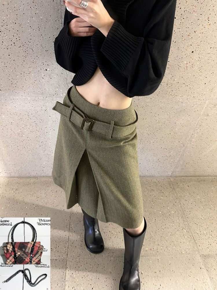 A Girl in A Woolen Skirt SP043