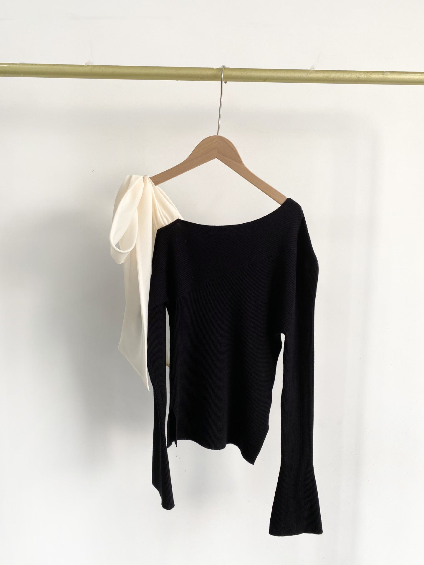 Kuzuwata Casual Skew Collar Flare Sleeve Off Shoulder Tops 1Y954