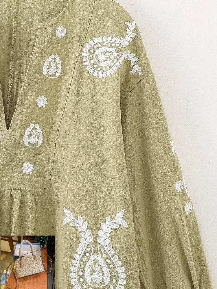Summer New V-neck Fashion Embroidered Top SA379