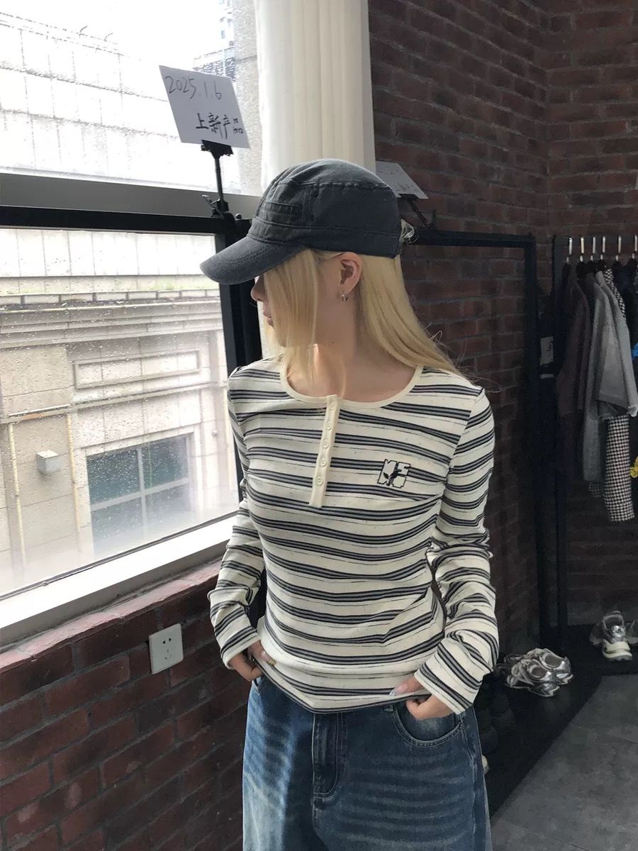 Black and White Striped Knit Base Layer SA664