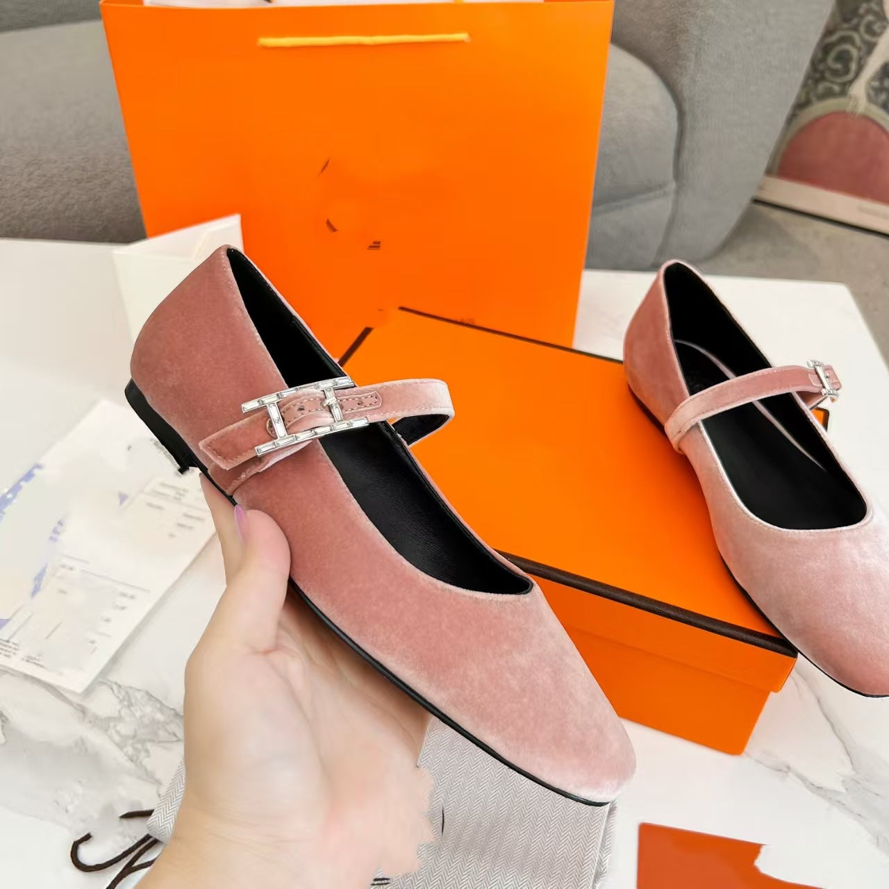 Flat-bottomed Rhinestone Letter Buckle Shoes SA576