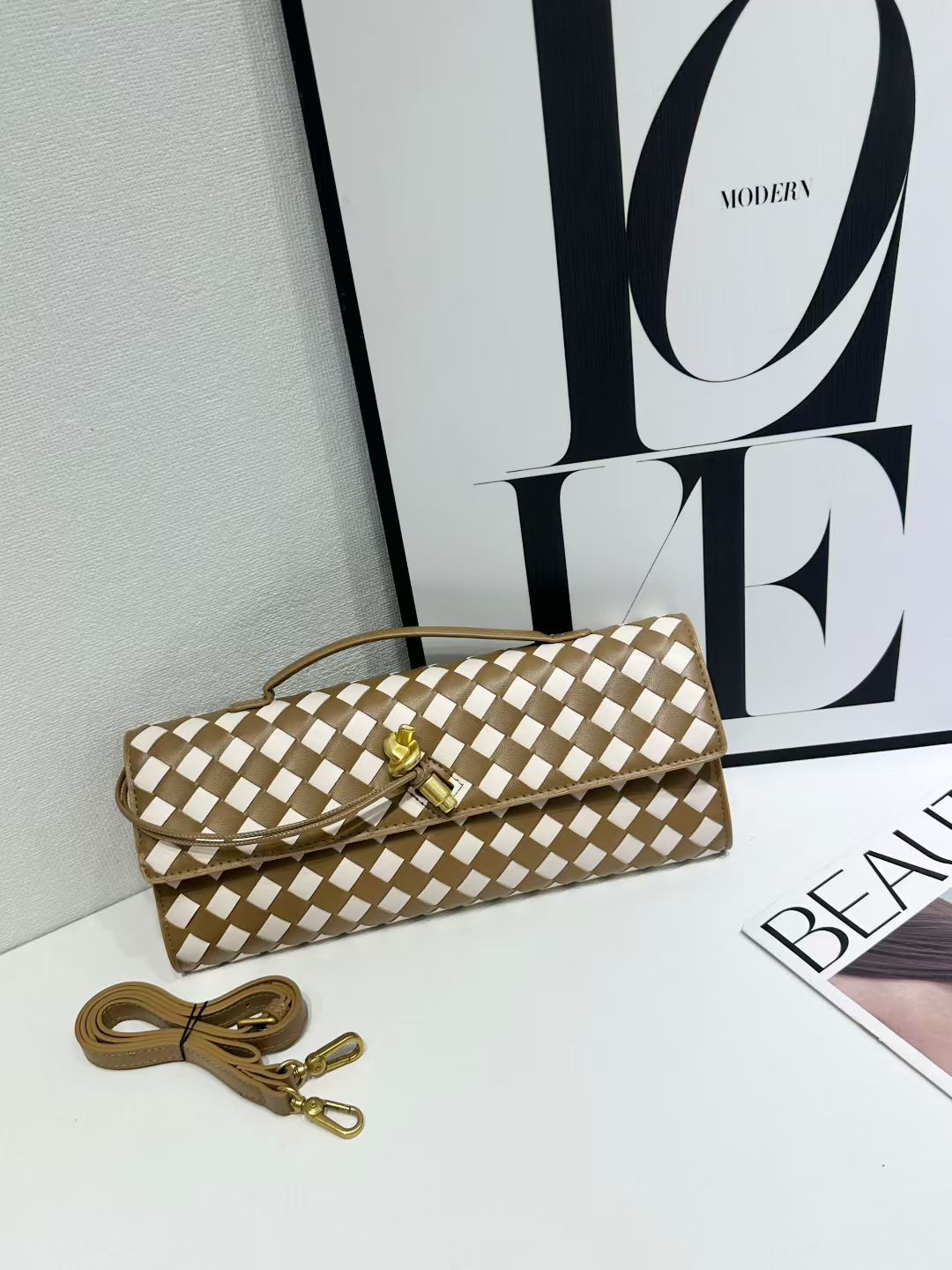 Woven Clutch Bag UK 64D075