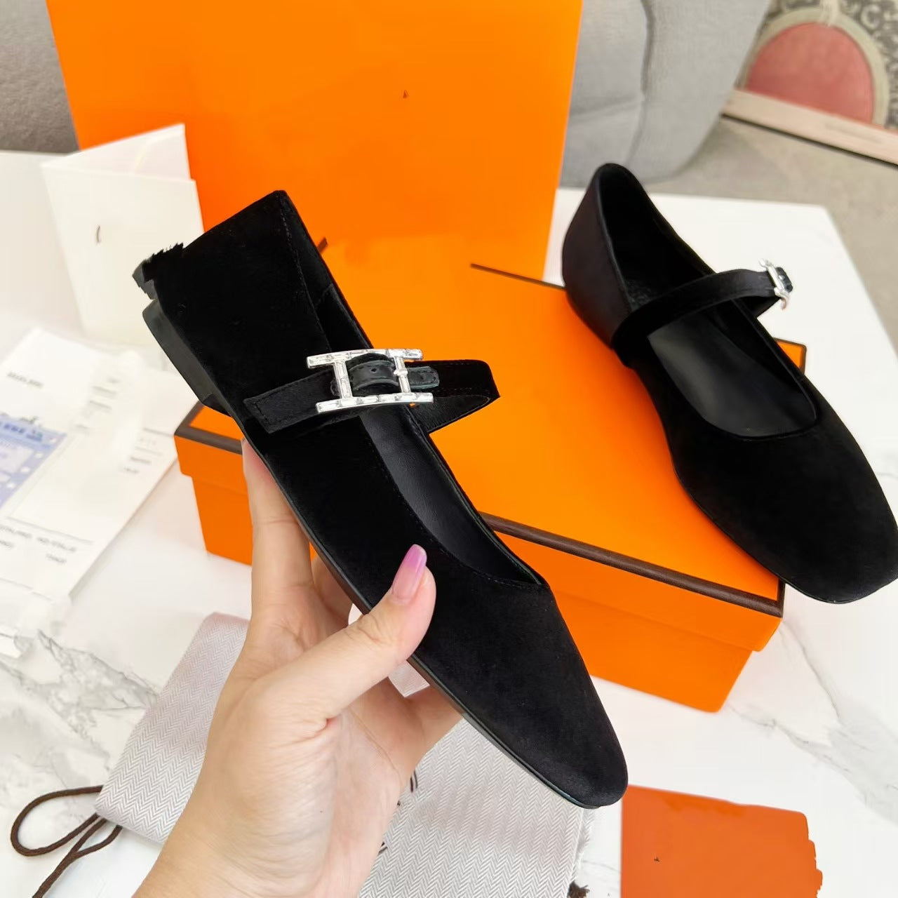 Flat-bottomed Rhinestone Letter Buckle Shoes SA576