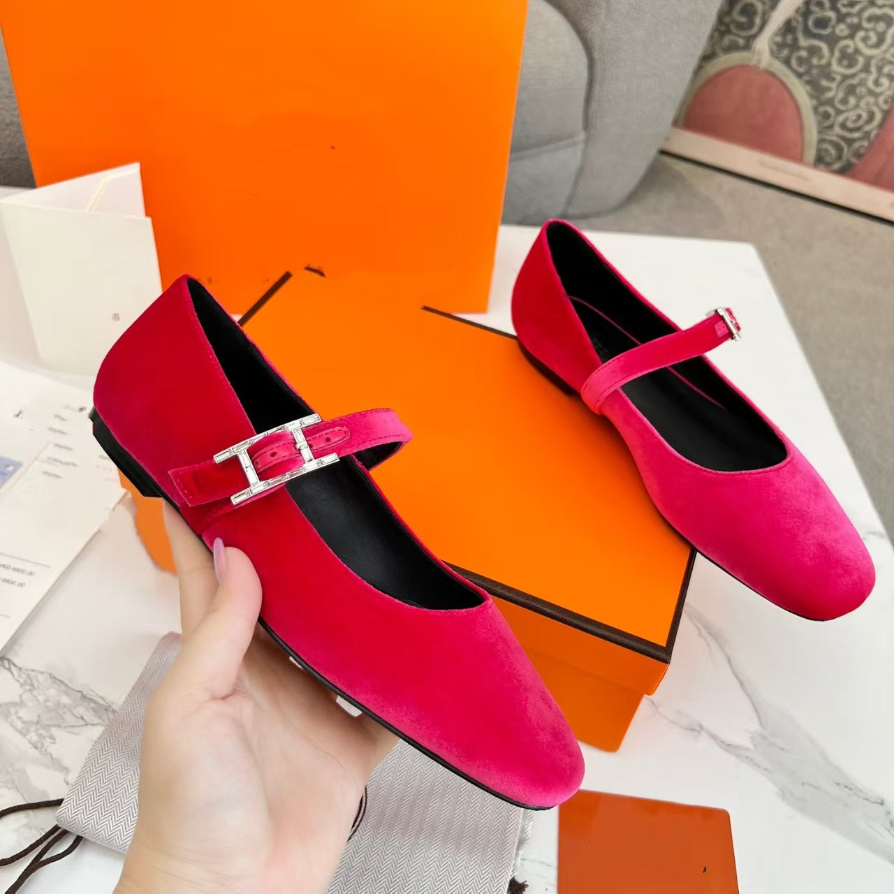 Flat-bottomed Rhinestone Letter Buckle Shoes SA576