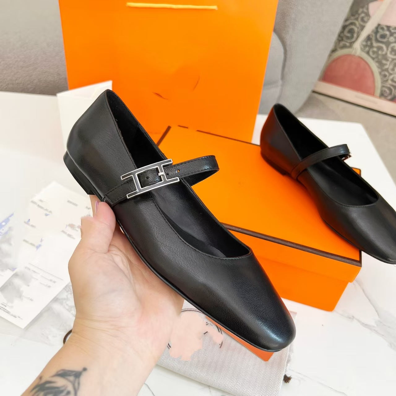 Flat-bottomed Rhinestone Letter Buckle Shoes SA576