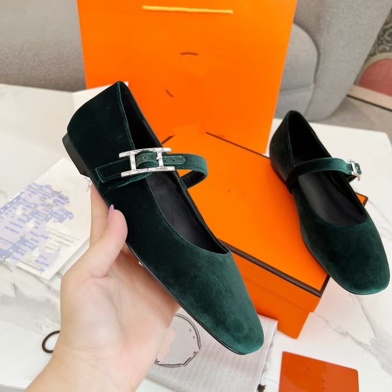 Flat-bottomed Rhinestone Letter Buckle Shoes SA576