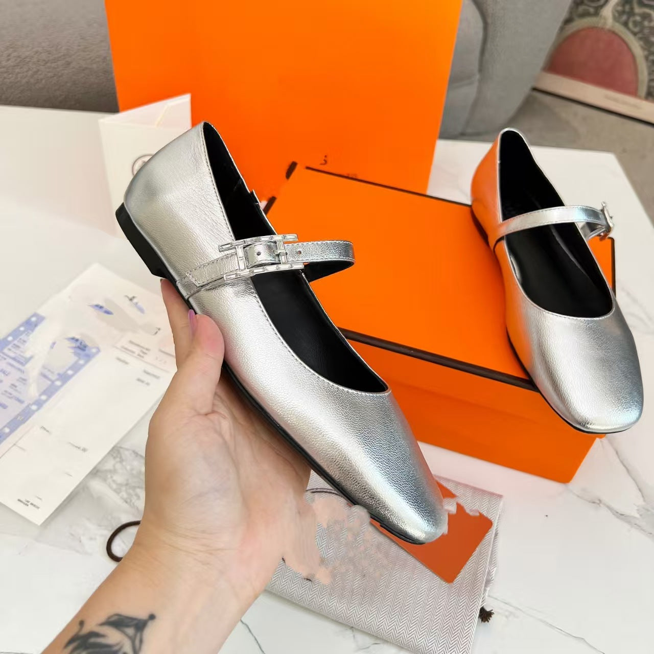 Flat-bottomed Rhinestone Letter Buckle Shoes SA576