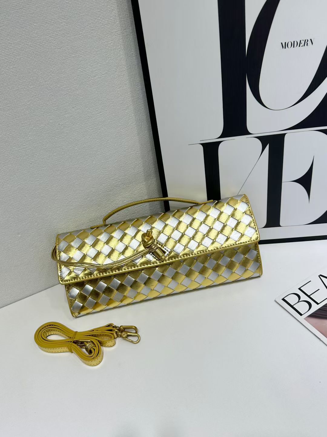 Woven Clutch Bag UK 64D075