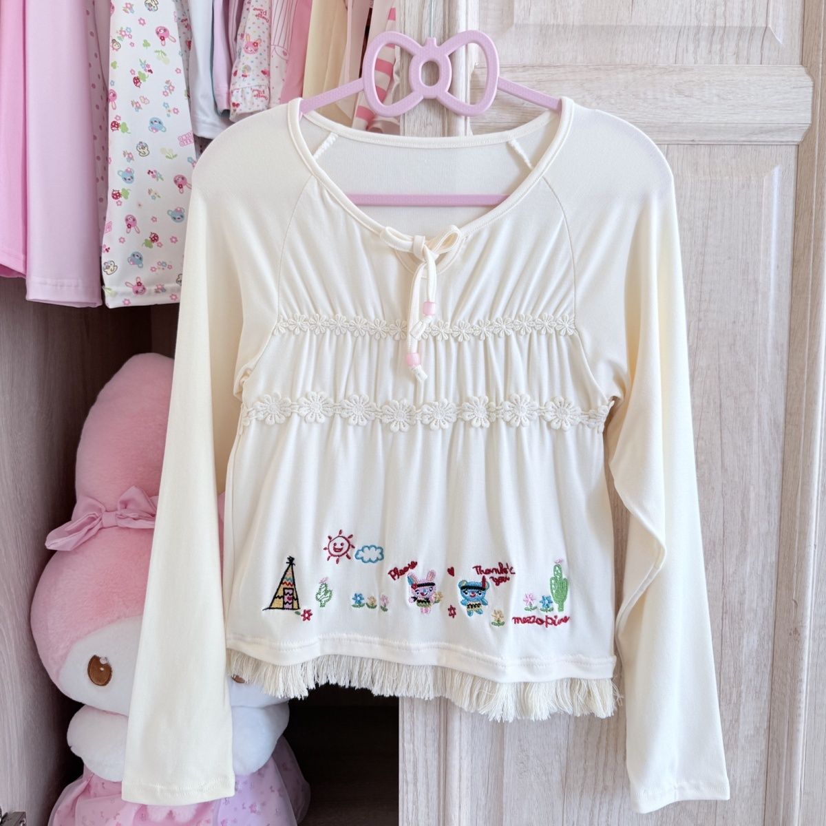 Embroidered T-shirt SA690