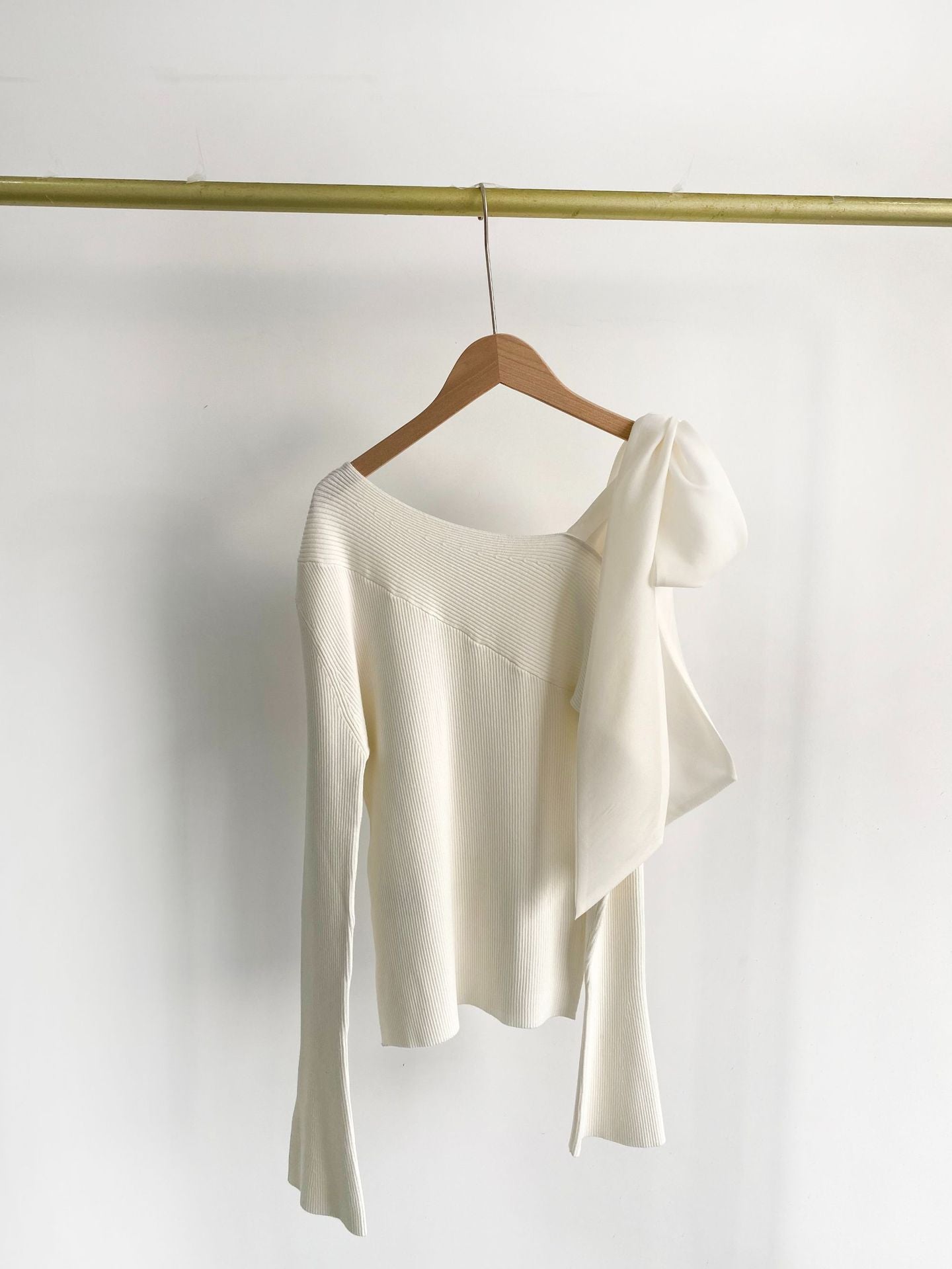 Kuzuwata Casual Skew Collar Flare Sleeve Off Shoulder Tops 1Y954